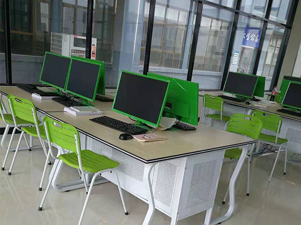 学校课桌椅