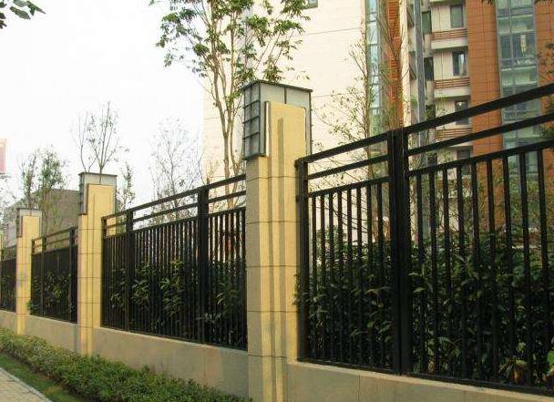 平凉庭院围墙锌钢护栏的高度一般设计多少米合适
