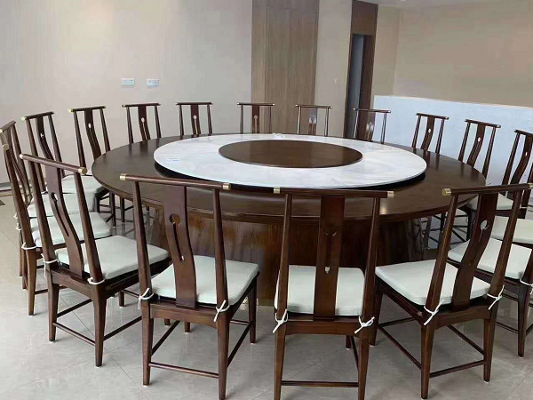 餐桌椅批发厂浅谈选择实木餐桌椅的方法