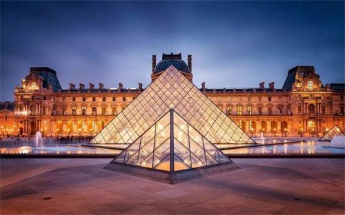 受法国疫情的影响，卢浮宫等景点关闭