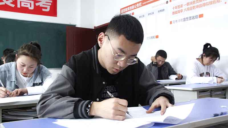 甘肃艺考生文化课