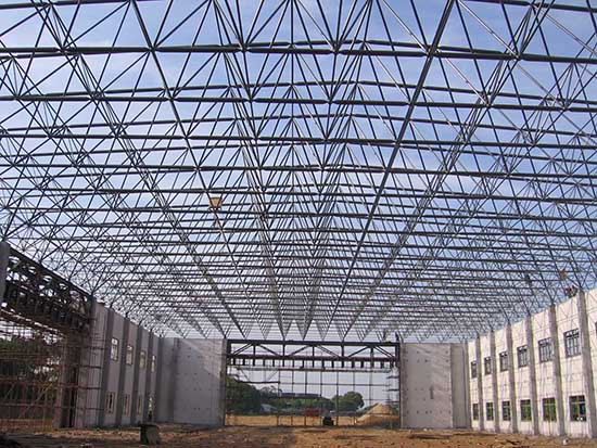昆明钢结构安装之钢结构夹层设计遵照准绳