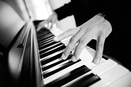 云南钢琴培训机构讲解成人学习钢琴主要在于坚持