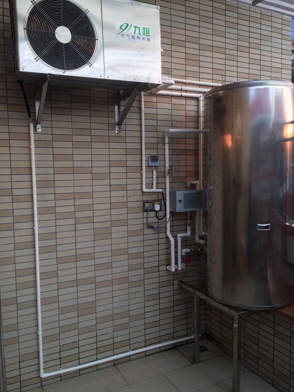 别墅空气能热水系统