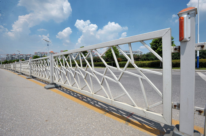 贵州市政隔离栏生产商认为铸铁栏杆的选购里面很有说道