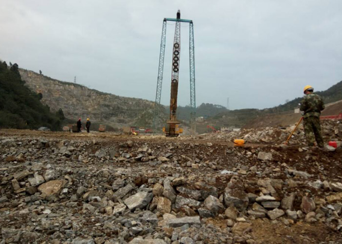 黔南自治州工業園回填二十五米深分層強夯項目