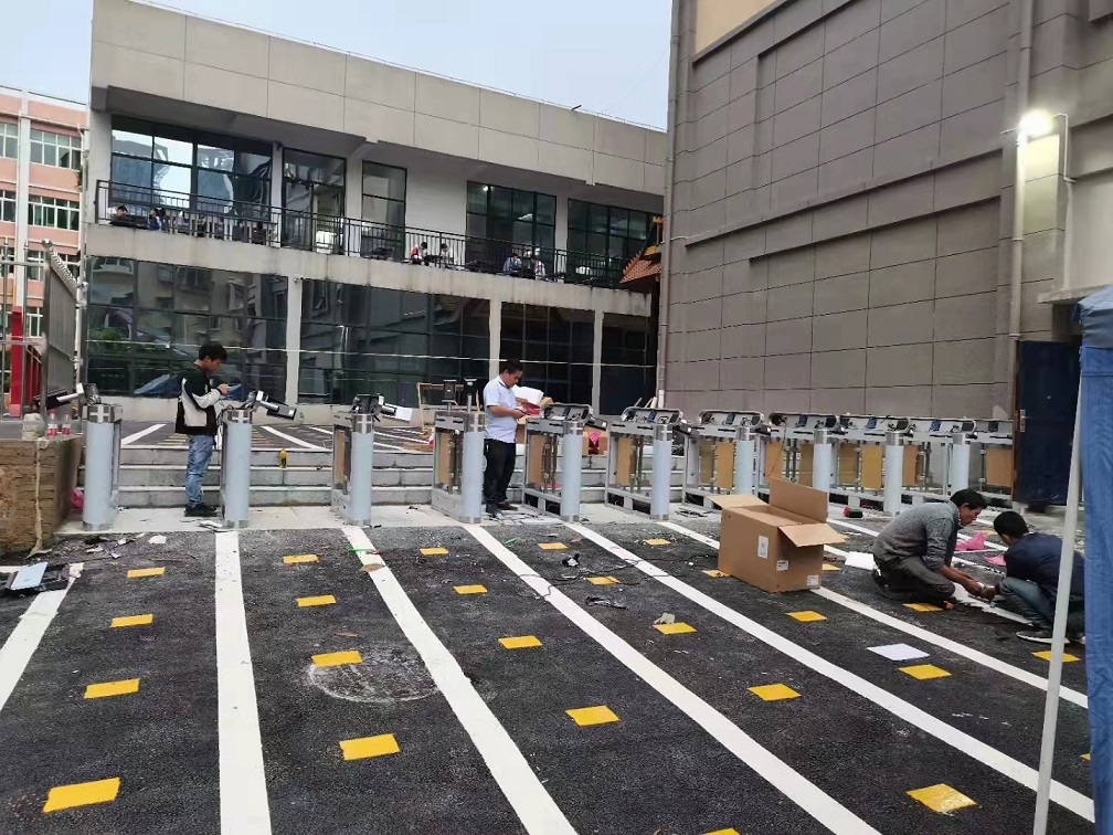 貴州中國航空工業大門人行通道閘+人臉識別機安裝
