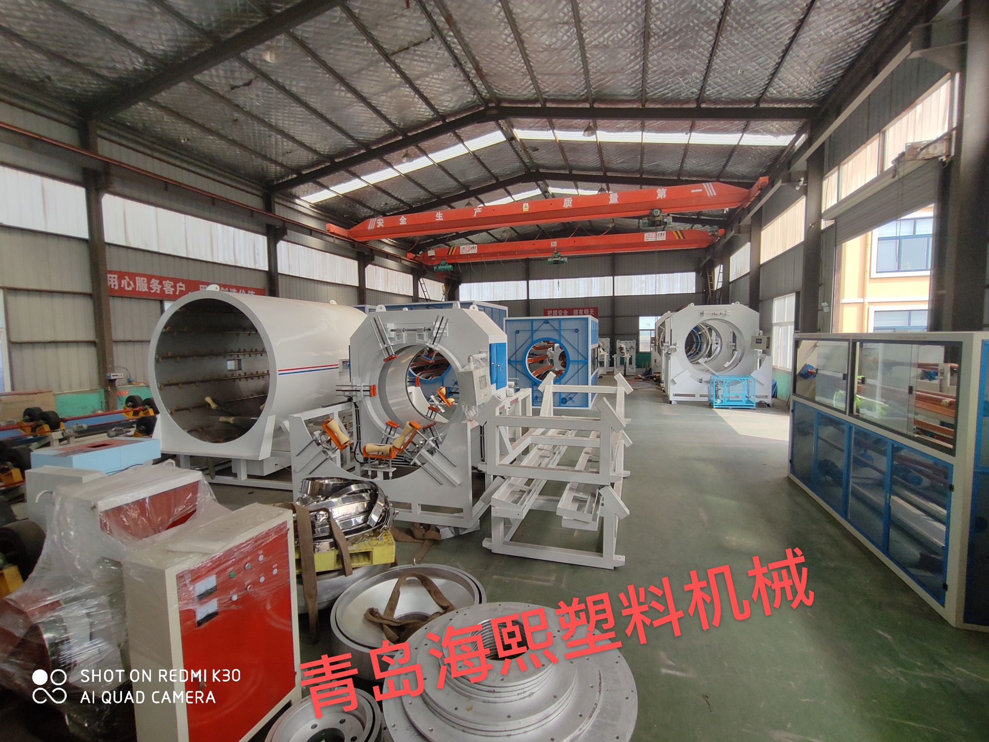 The hot weather did not affect the enthusiasm of Qingdao Haixi plastic machine hair insulation pipe 