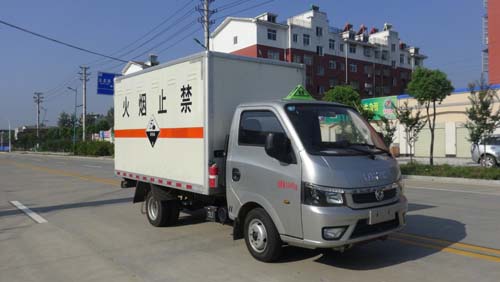 东风途逸1.385吨3.17米微型腐蚀性物品厢式运输车