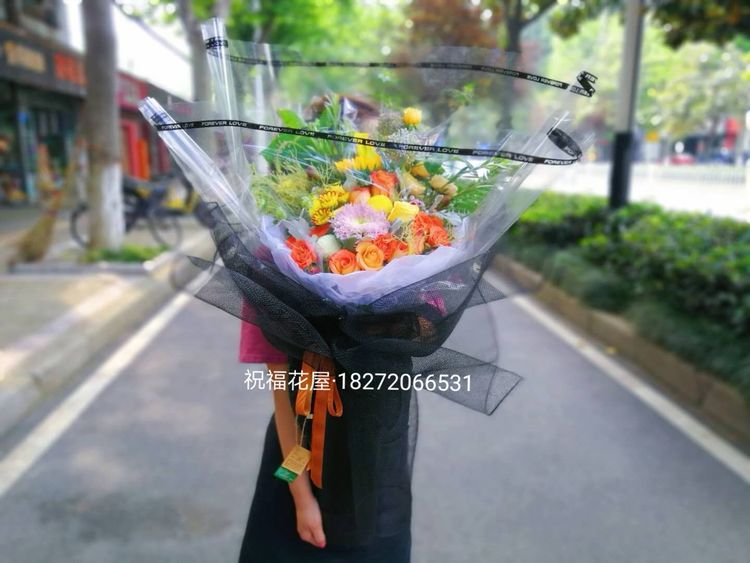 襄阳花艺培训学校详解婚礼中常用花束代表含义