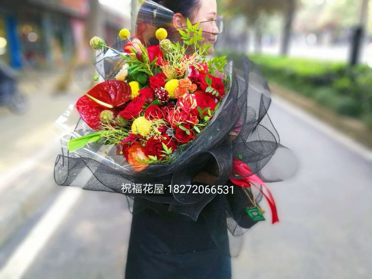 襄阳​花艺培训机构为您介绍插花​的六种基​本花型​