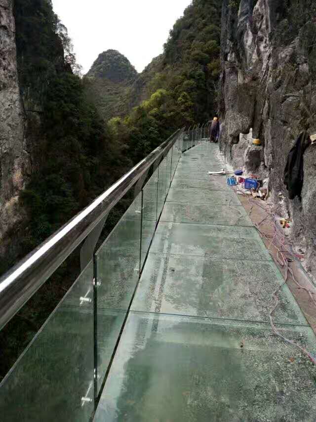 景区玻璃栈道工程商让玻璃吊桥安全与美观于一体