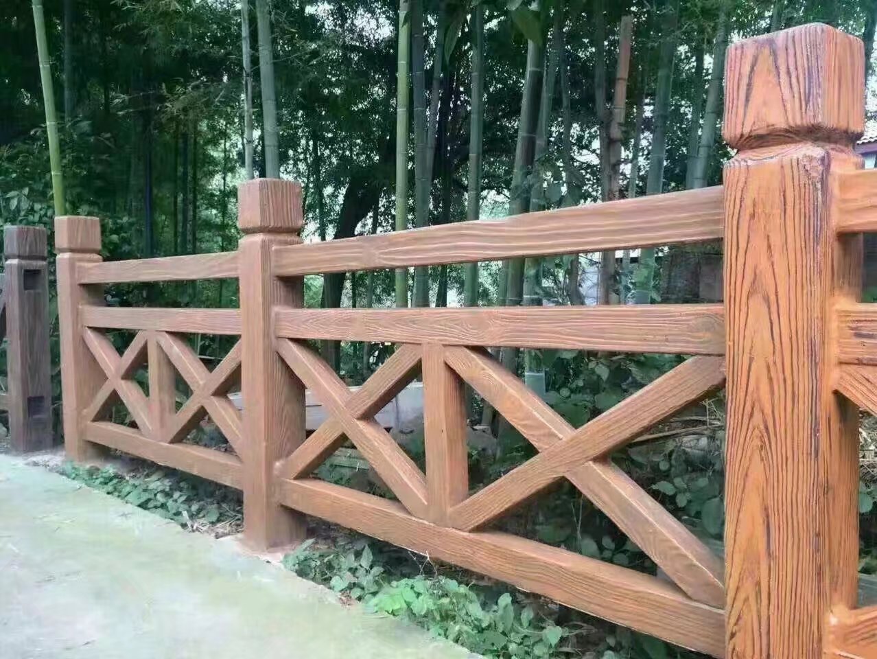 湖南仿木护栏定制设计保留了木材的天然纹理