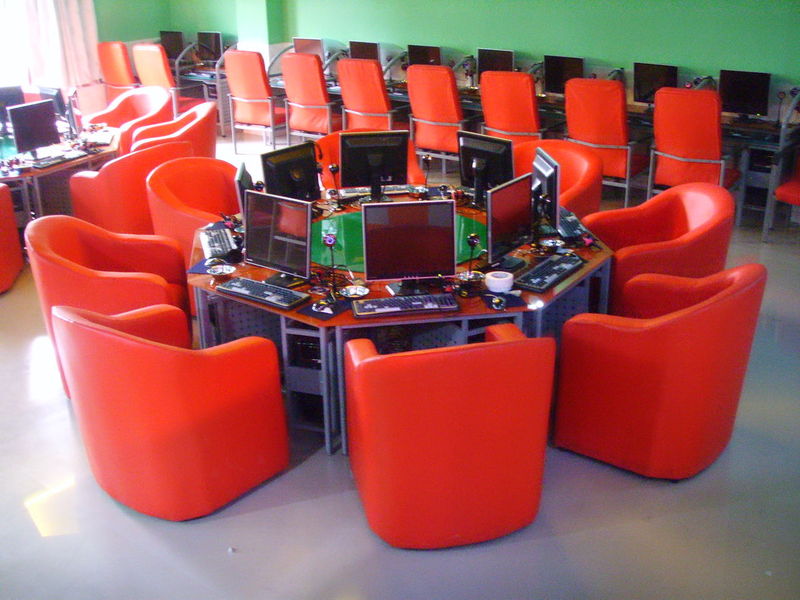 乌鲁木齐哪家生产的网吧桌椅质量最好就找新疆昊钰金属五金制品厂