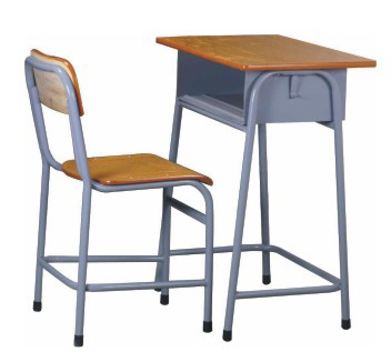 学校的必需品学生课桌椅　　需加强标准化建设
