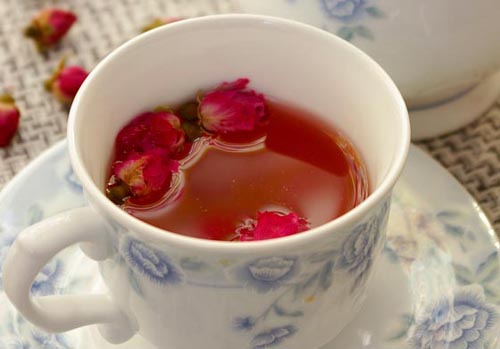 云南玫瑰花茶批发厂教你怎样泡有蜂蜜的玫瑰茶