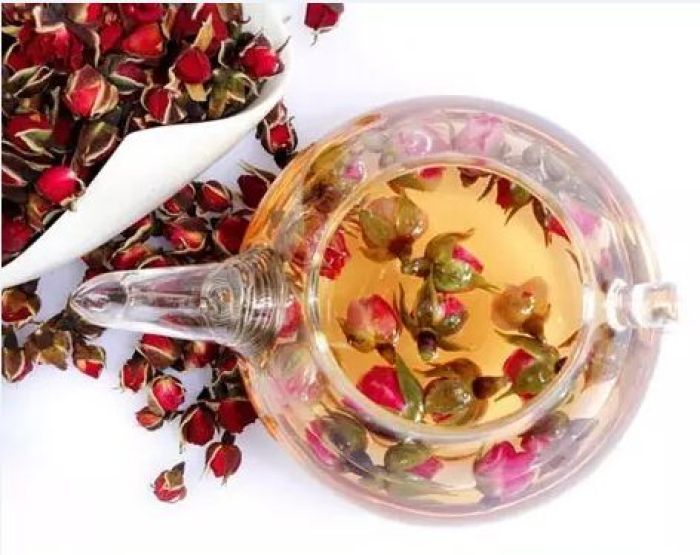 花茶批发厂分析玫瑰花茶该和什么搭配泡水喝比较健康