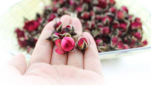 金边玫瑰花茶批发厂家与您一起讨论有关玫瑰花瓣的小常识