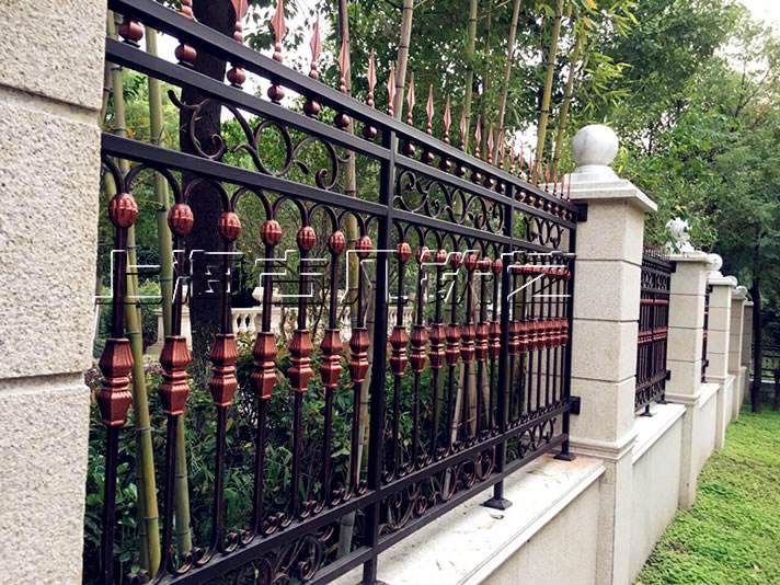 廊坊/沧州你知道锌钢护栏的设施可根据不同地段设计使用吗？
