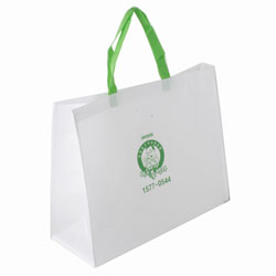新疆統依絲網無紡布袋廠家告訴大家自制環保袋的一種方法一起環保哦
