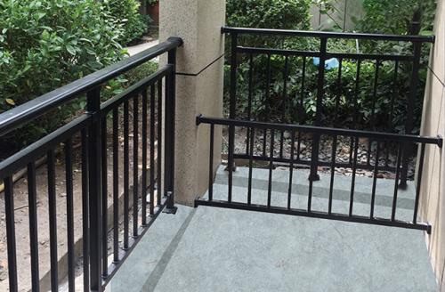 铝合金阳台护栏与锌钢阳台护栏之间的对比