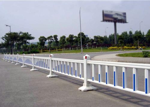 锌钢道路护栏与普通道路护栏相比的优势