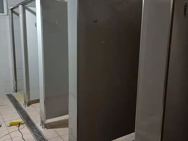 淋浴间隔断改造
