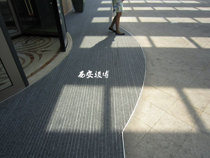 铝合金地毯选购技巧-西安铝合金地毯除尘型适合出入口，门厅，酒店，超市，银行