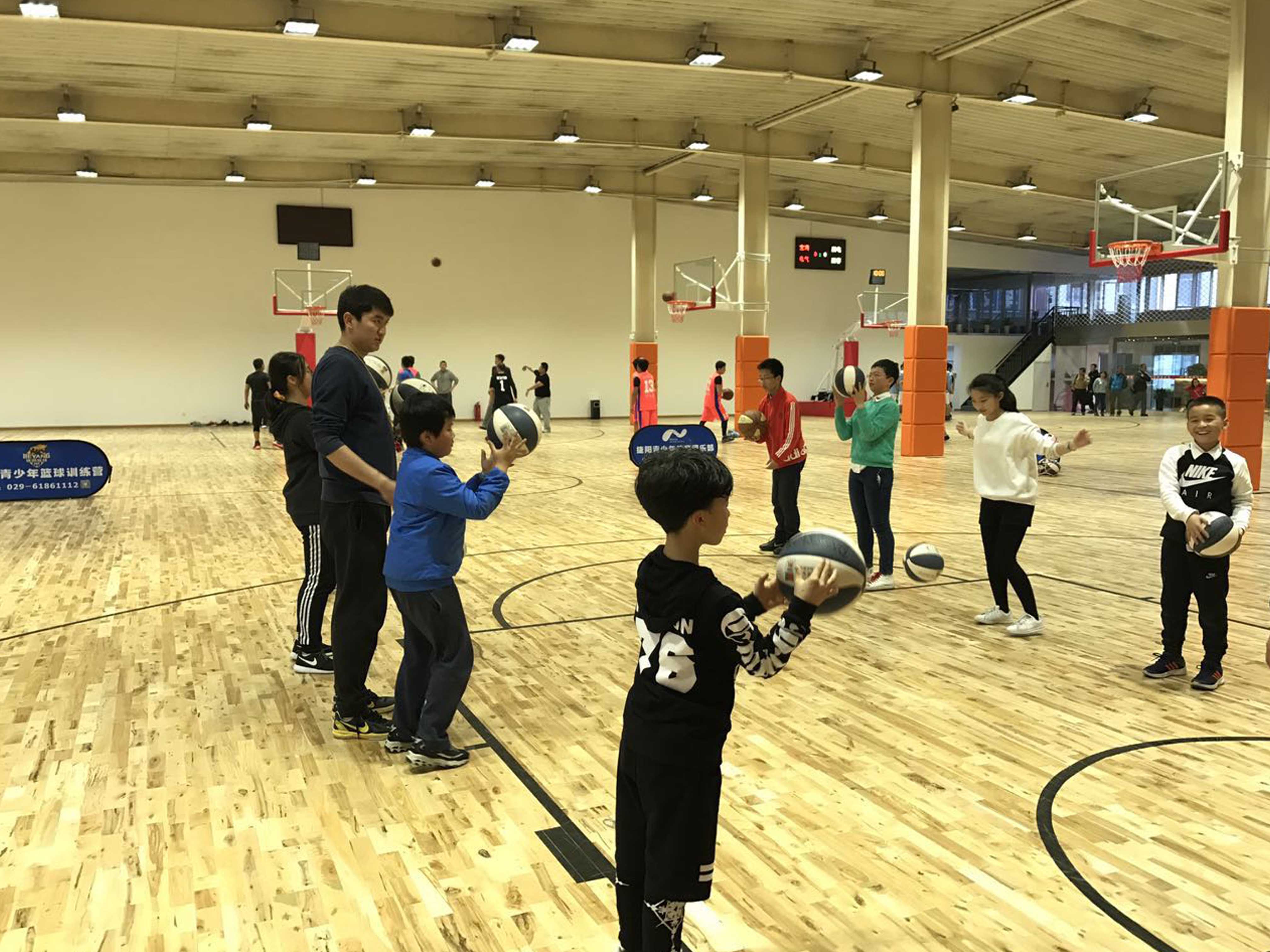 西安篮球训练营训练的基础方法与技巧