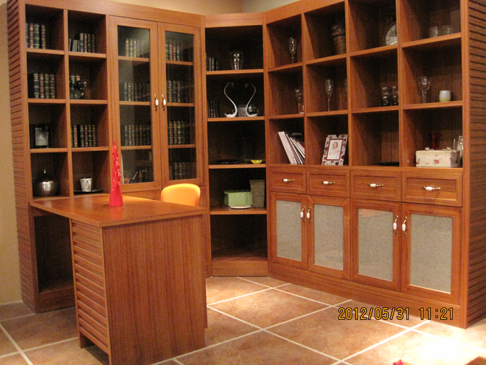 实木定制书柜让你的书有一个合理摆放的位置