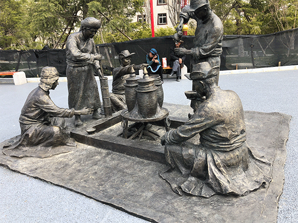 云南玻璃鋼雕塑應該怎樣保養？