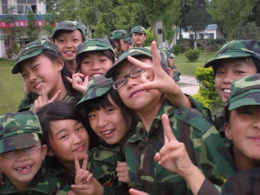 小孩参加陆军学院夏令营一定要服从领队的管理和指挥