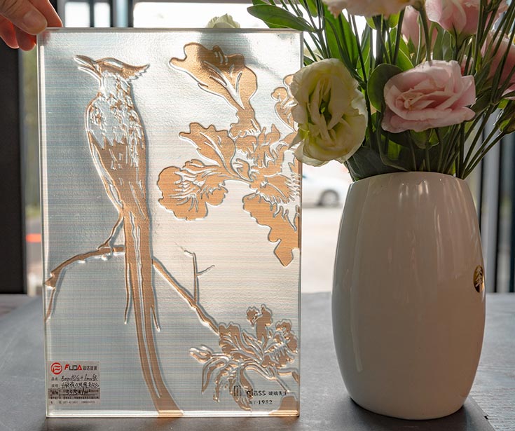 云南工艺玻璃厂家教你如何选择精美的艺术玻璃