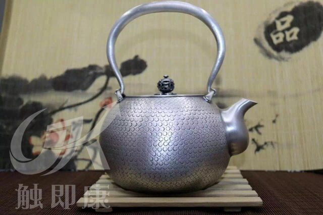 云南銀壺-純手工一體銀燒水壺產品展示