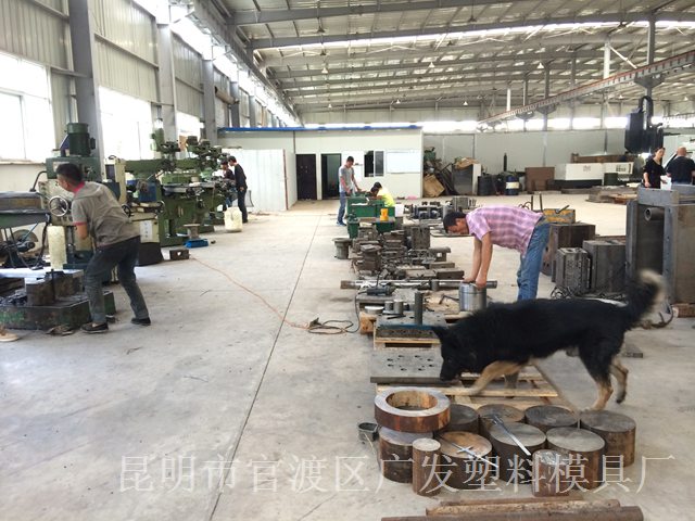 云南模具加工车间20