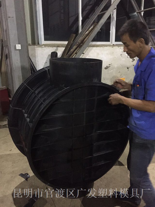 云南塑料模具厂加工-大型管件