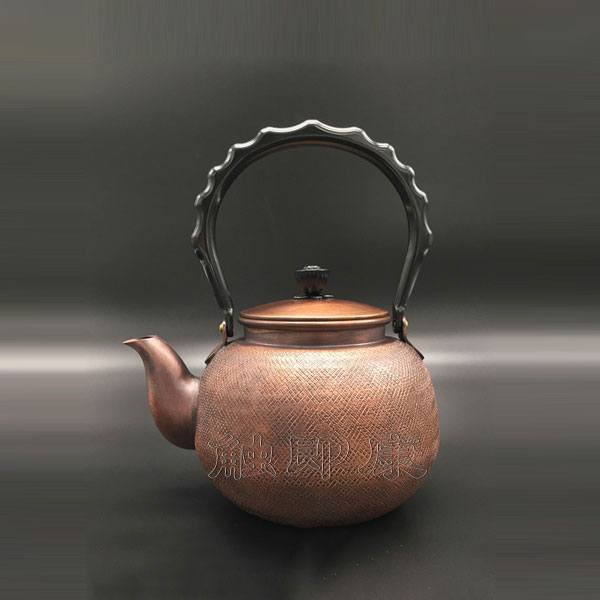 云南工艺品铜壶在保养时应该注意些什么呢？