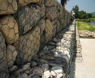 格宾石笼网在水库工程中的运用办法