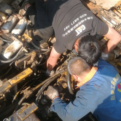 云南卡特挖掘机维修中心谈谈液压油缸使用的注意事项