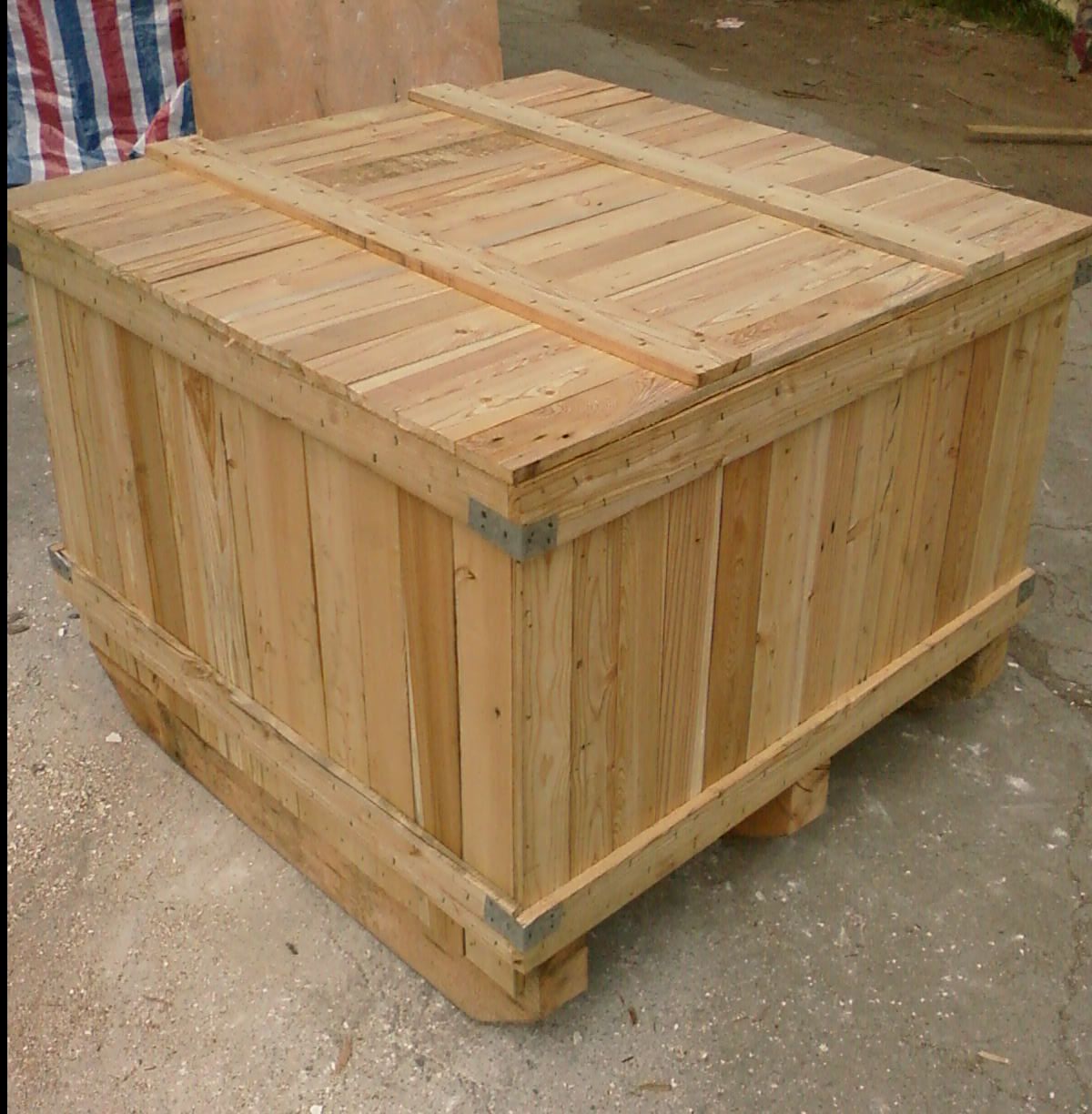 木包装箱具有防水性能好生产工艺简单成本较低使用适应性强
