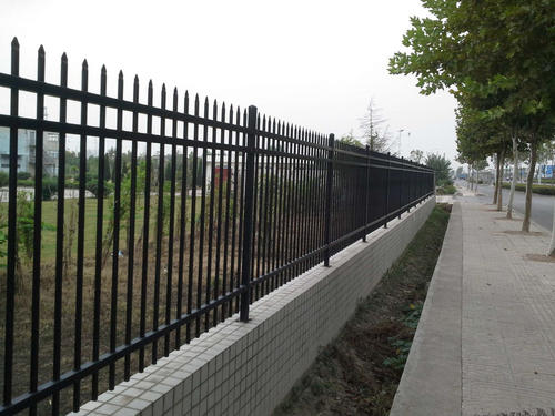 济宁/泰安围墙护栏型材的基材为高温热浸锌材料