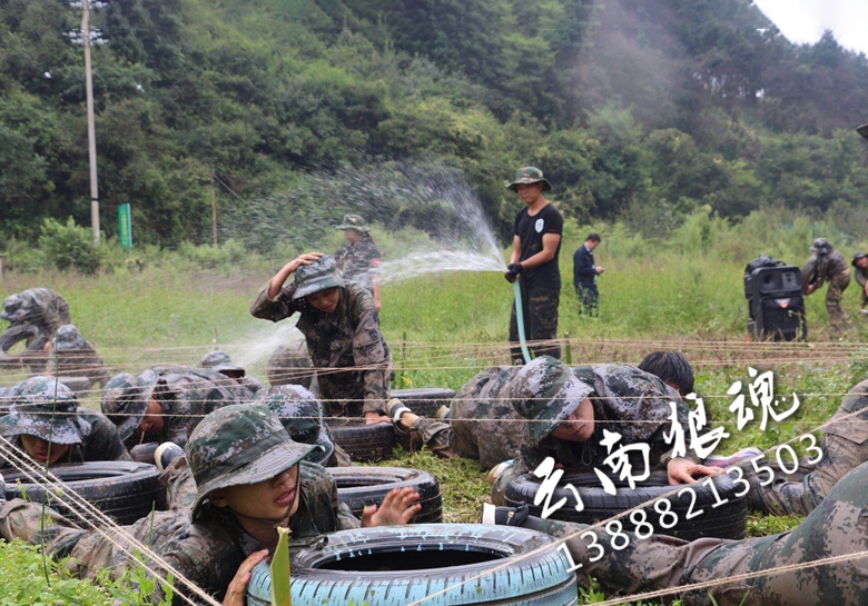 昆明學校軍訓基地哪里好談如何治愈抑郁癥