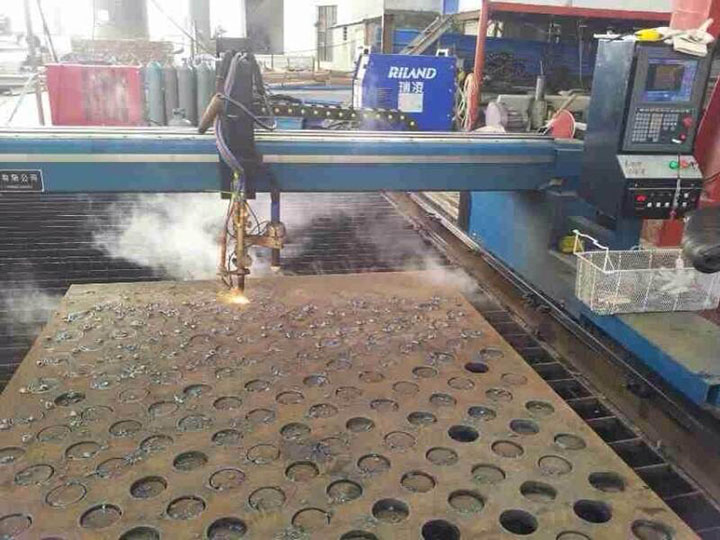 云南钢板异型加工厂家谈影响镀锌方管性能的因素有哪些
