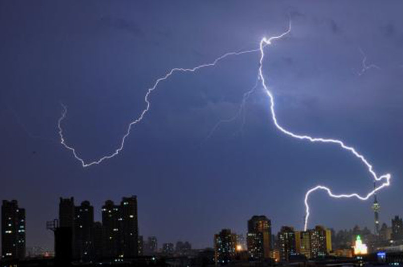 世界气象组织探测到单次长度709公里的最长闪电