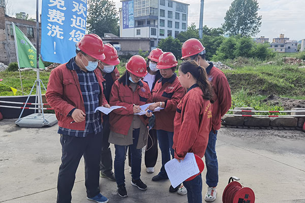 “庆仁兴隆”组织现场学习加油站检测技术