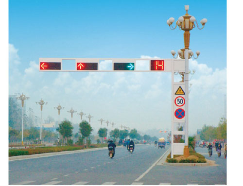 云南昆明道路交通标志杆告诉你 智能电子探头会自动比对套牌车