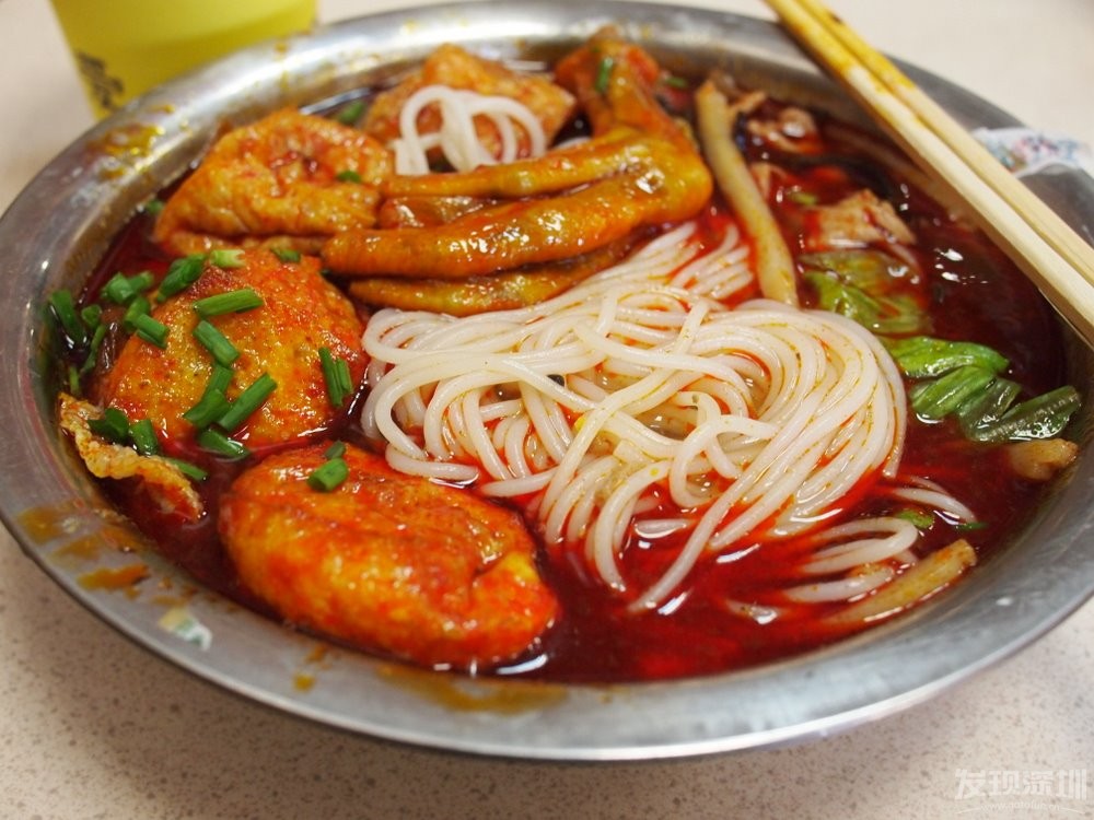 广西柳州市螺蛳粉厂家针对柳州特色餐饮做市场分析
