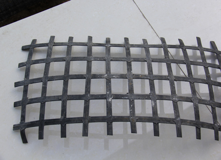 钢塑格栅生产厂家介绍矿用钢塑复合假顶网
