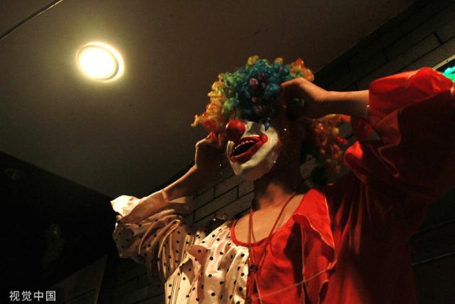 兰州脚手架租赁公司分享《小丑》即将成为首部全球票房突破10亿美元的的R级电影