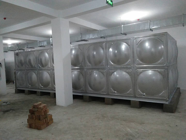 10吨保温水箱